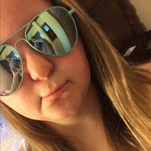 Meet your Posher, Natasha